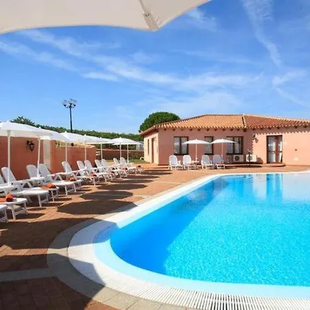 With Shared Pool, Aglientu Vignola Mare